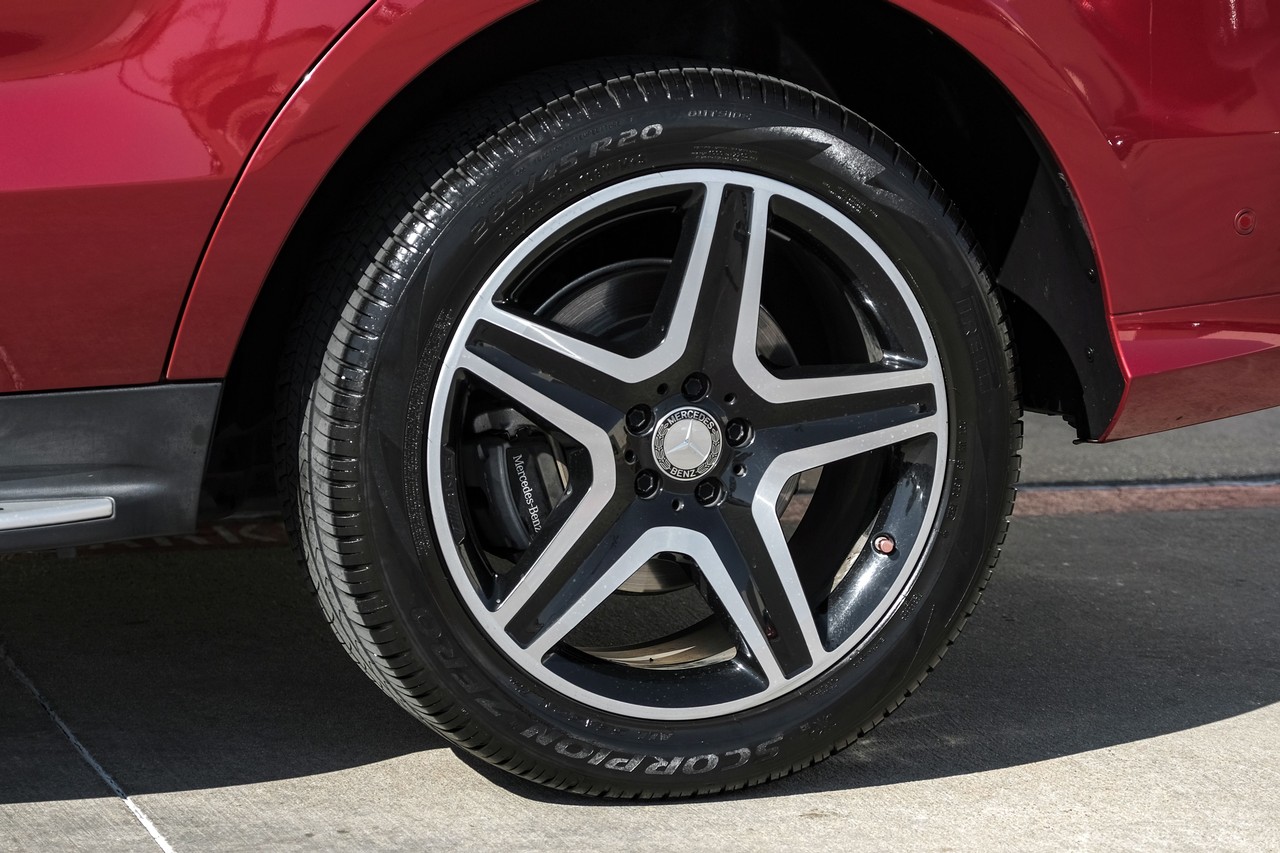 Mercedes-Benz GLE Vehicle Main Gallery Image 53