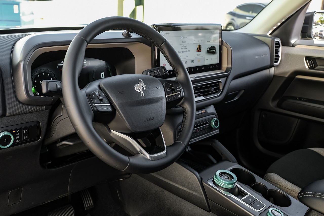 Ford Bronco Sport Vehicle Main Gallery Image 03