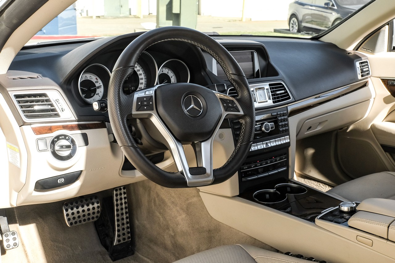 Mercedes-Benz E 550 Vehicle Main Gallery Image 03