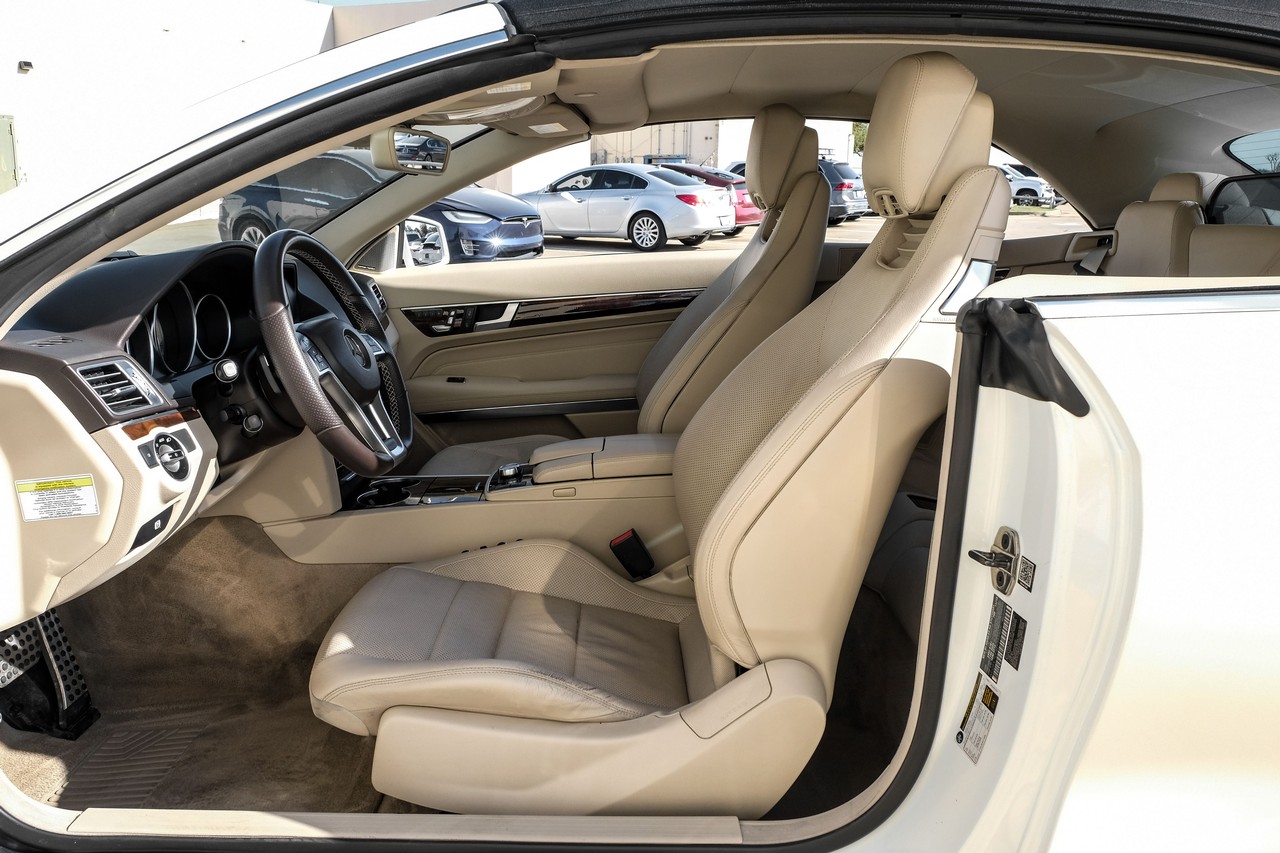 Mercedes-Benz E 550 Vehicle Main Gallery Image 04