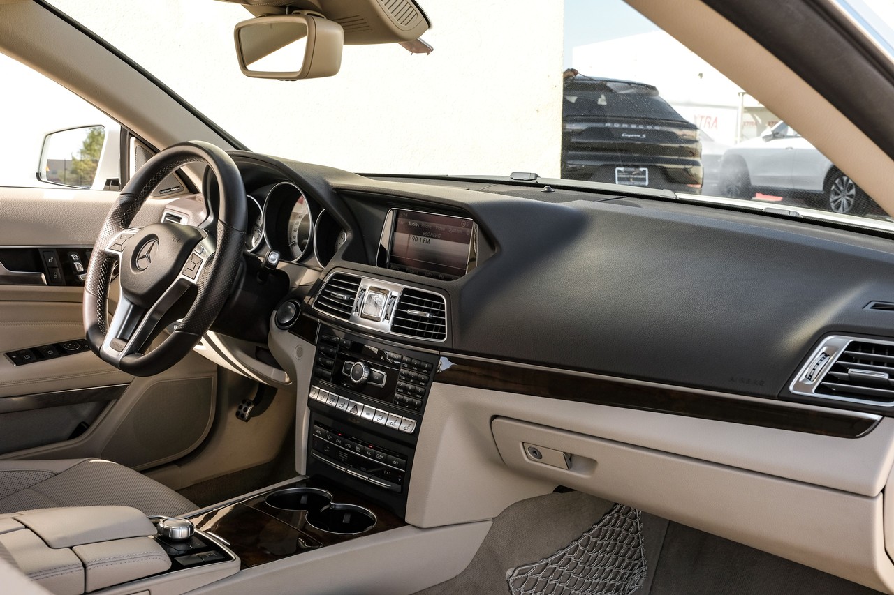 Mercedes-Benz E 550 Vehicle Main Gallery Image 13