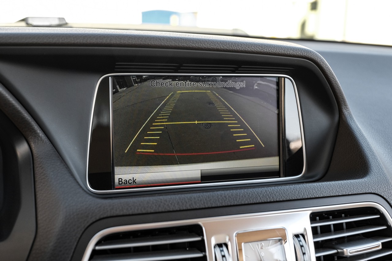 Mercedes-Benz E 550 Vehicle Main Gallery Image 17