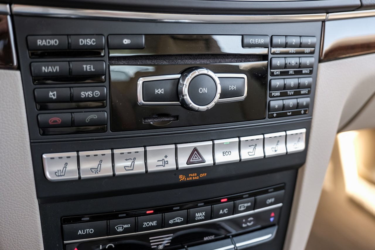 Mercedes-Benz E 550 Vehicle Main Gallery Image 19