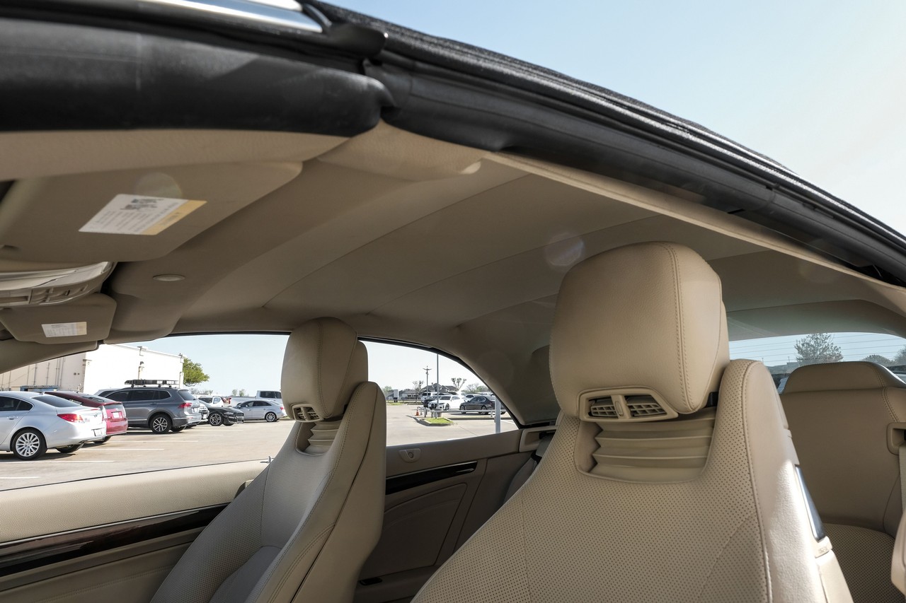 Mercedes-Benz E 550 Vehicle Main Gallery Image 26