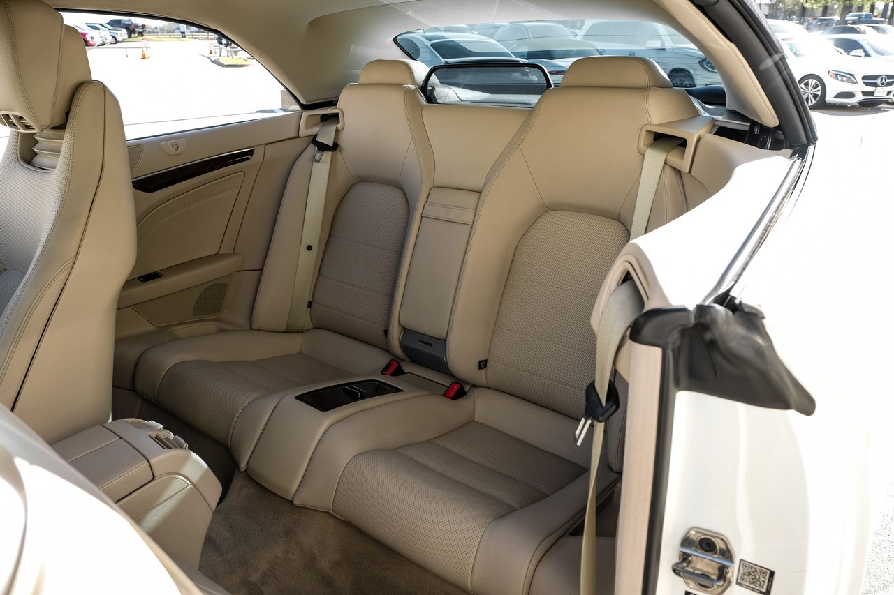 Mercedes-Benz E 550 Vehicle Main Gallery Image 30