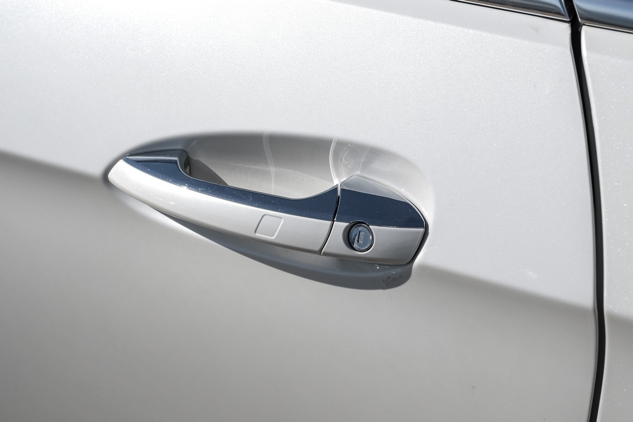 Mercedes-Benz E 550 Vehicle Main Gallery Image 31