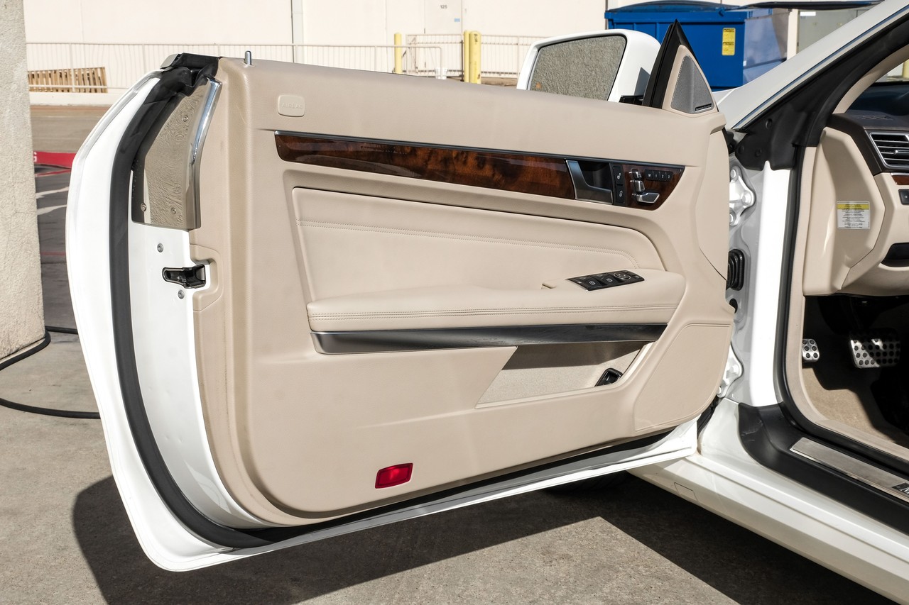 Mercedes-Benz E 550 Vehicle Main Gallery Image 33