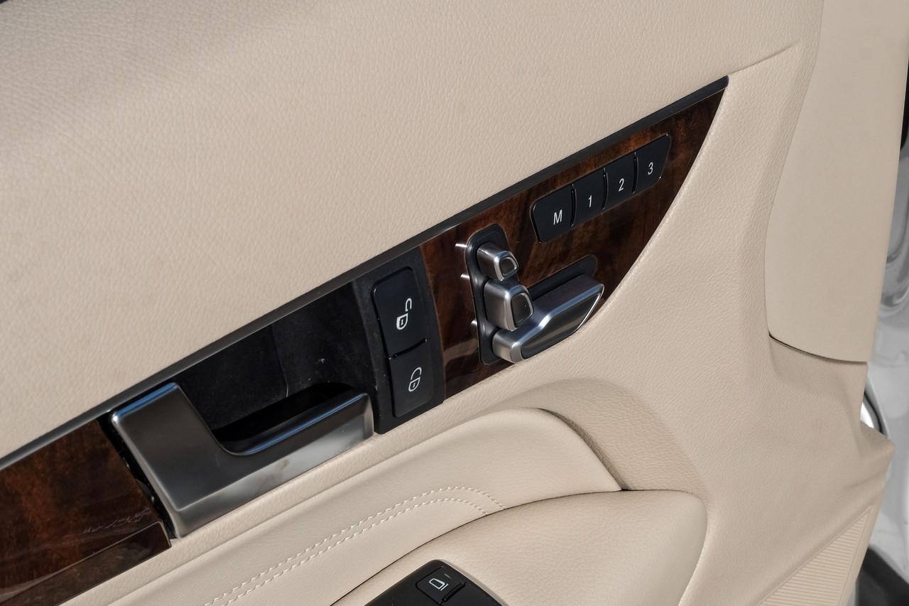 Mercedes-Benz E 550 Vehicle Main Gallery Image 35