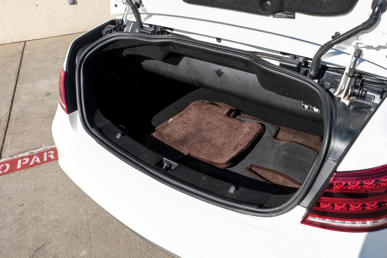 Mercedes-Benz E 550 Vehicle Main Gallery Image 39