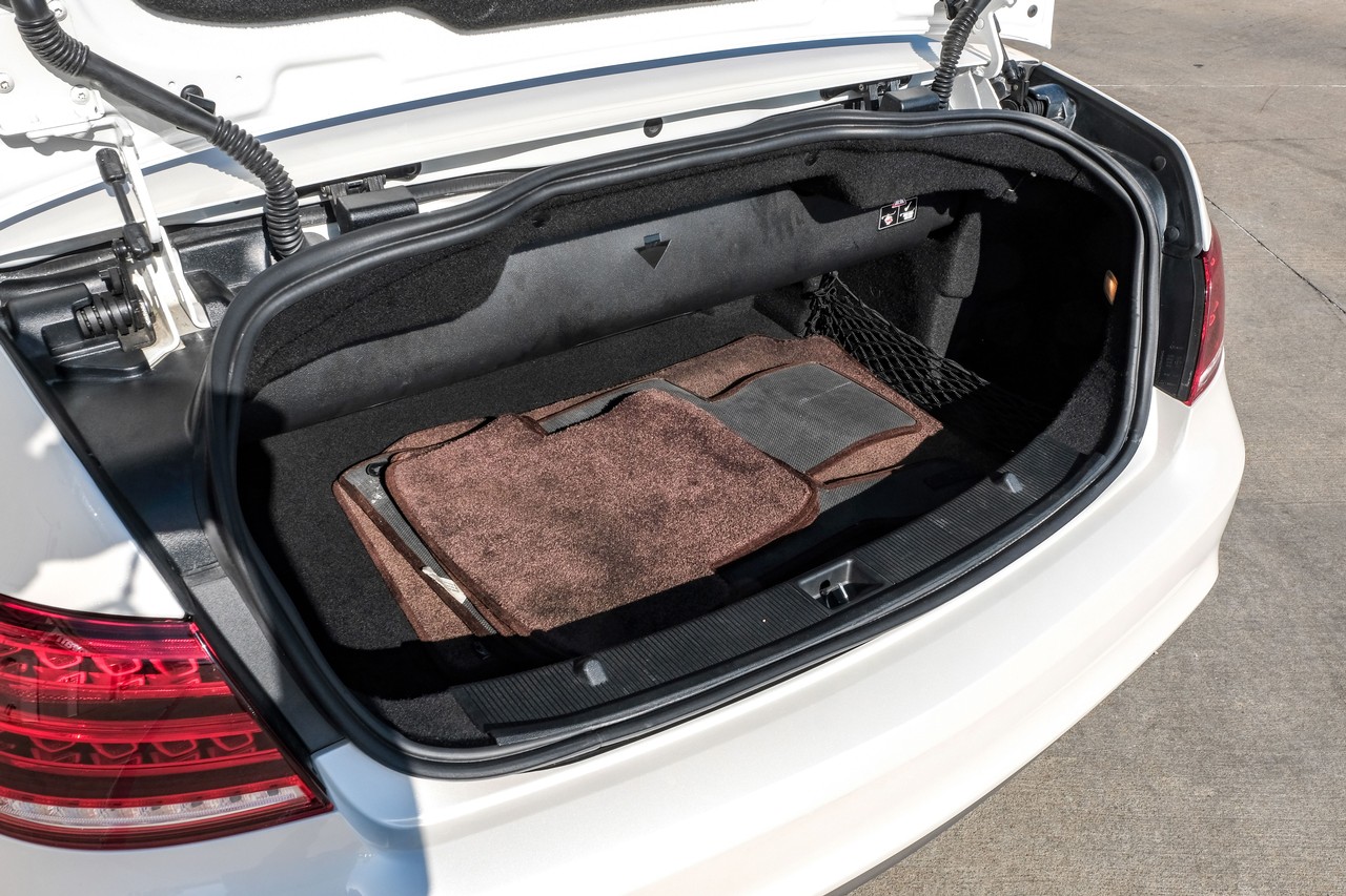 Mercedes-Benz E 550 Vehicle Main Gallery Image 40