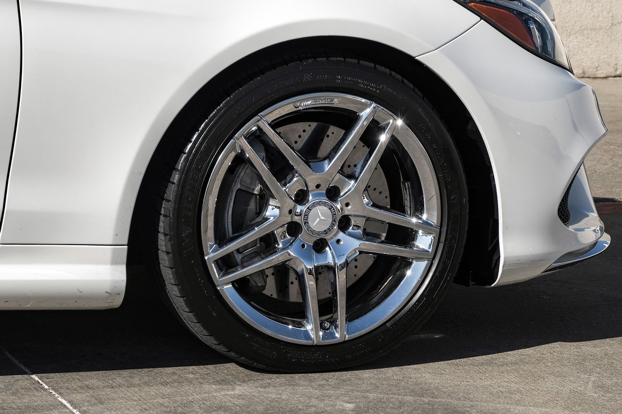 Mercedes-Benz E 550 Vehicle Main Gallery Image 42