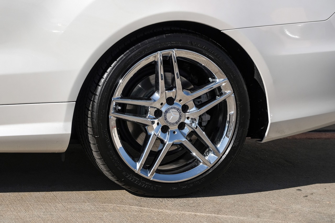 Mercedes-Benz E 550 Vehicle Main Gallery Image 44