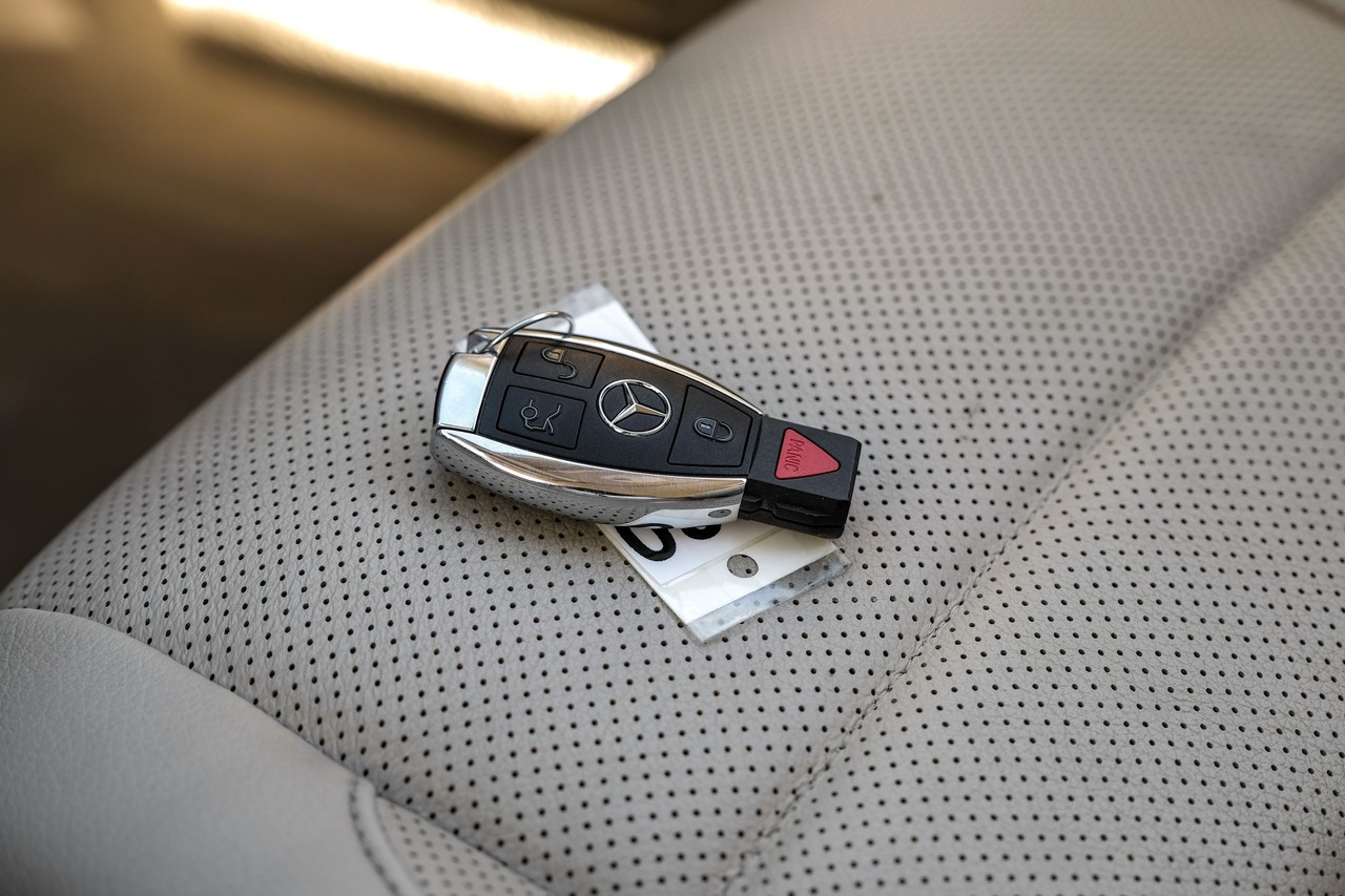 Mercedes-Benz E 550 Vehicle Main Gallery Image 45