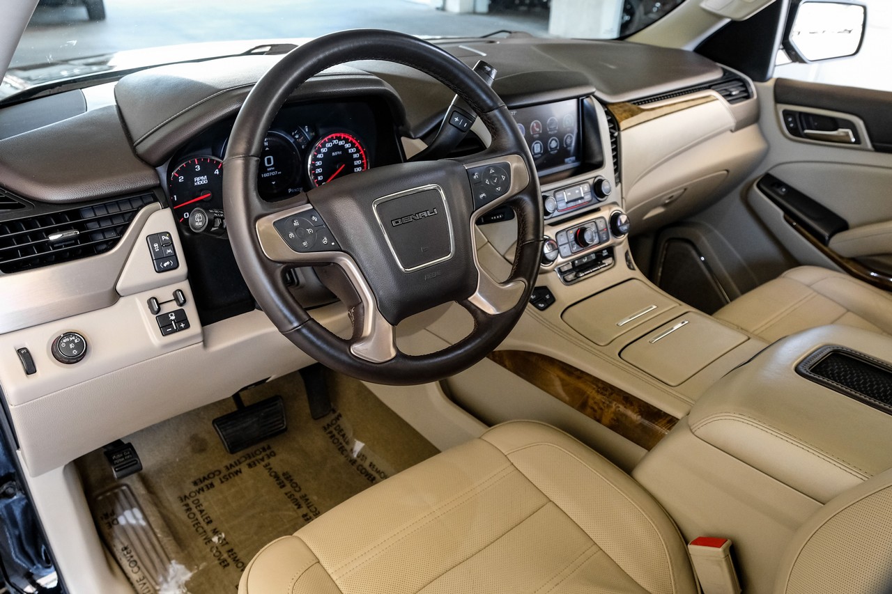 GMC Yukon Vehicle Main Gallery Image 03