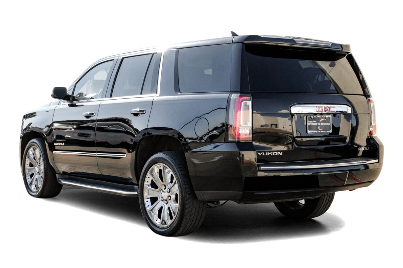 GMC Yukon Vehicle Main Gallery Image 10