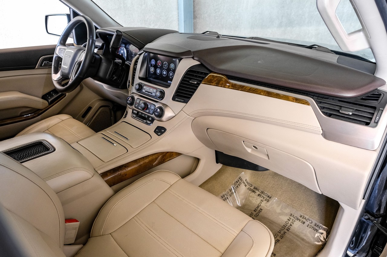 GMC Yukon Vehicle Main Gallery Image 12