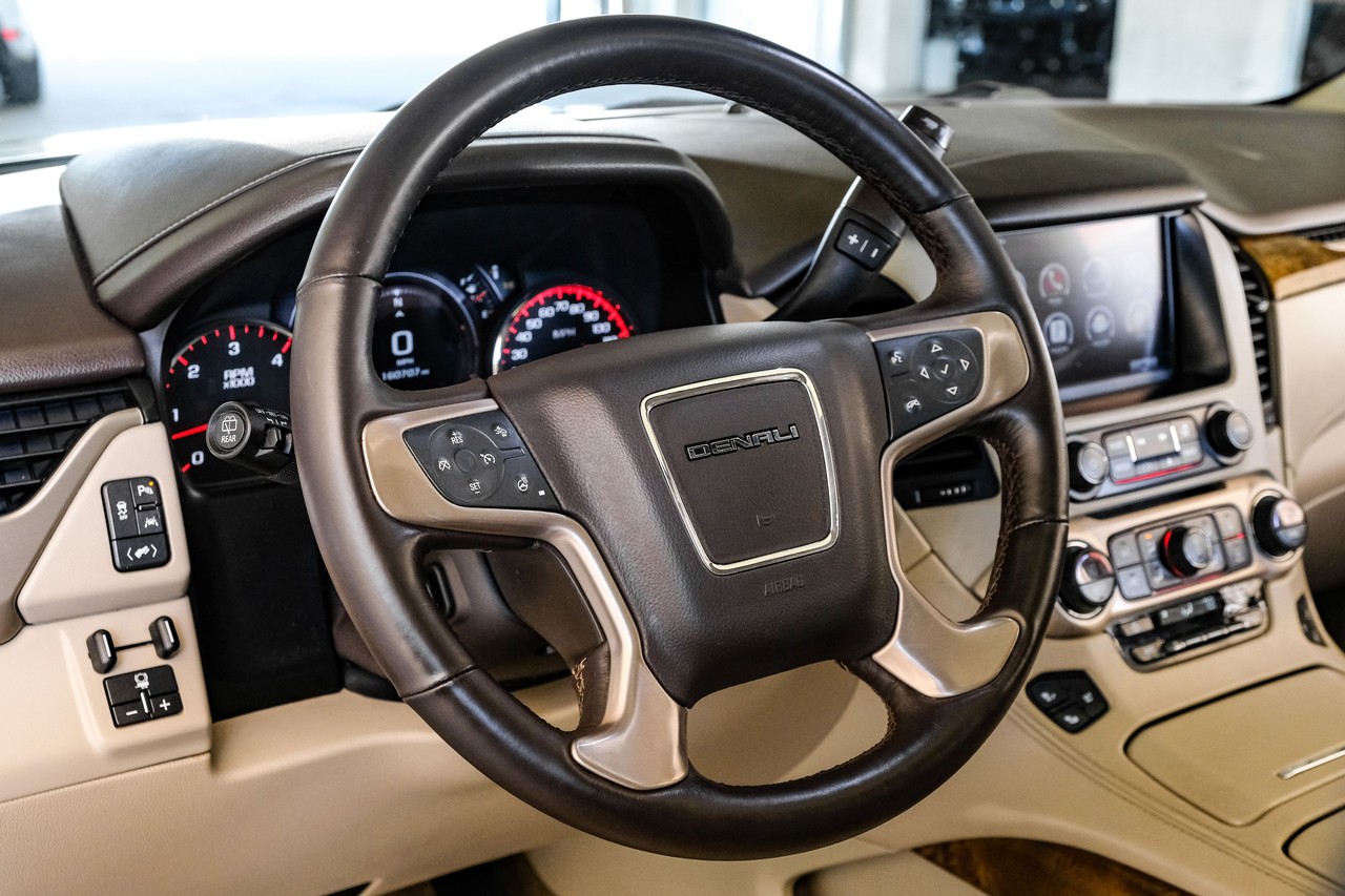 GMC Yukon Vehicle Main Gallery Image 15