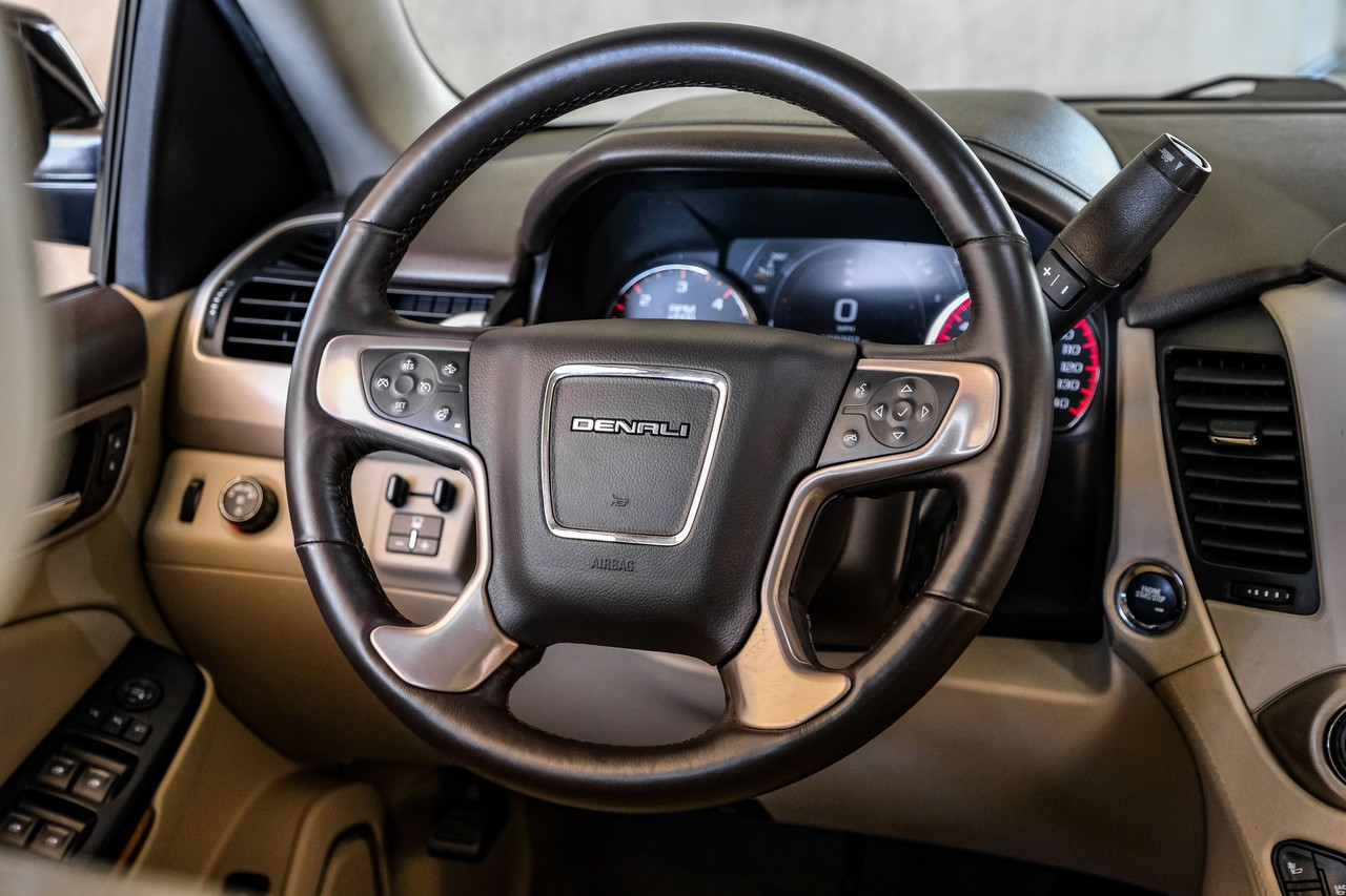 GMC Yukon Vehicle Main Gallery Image 16
