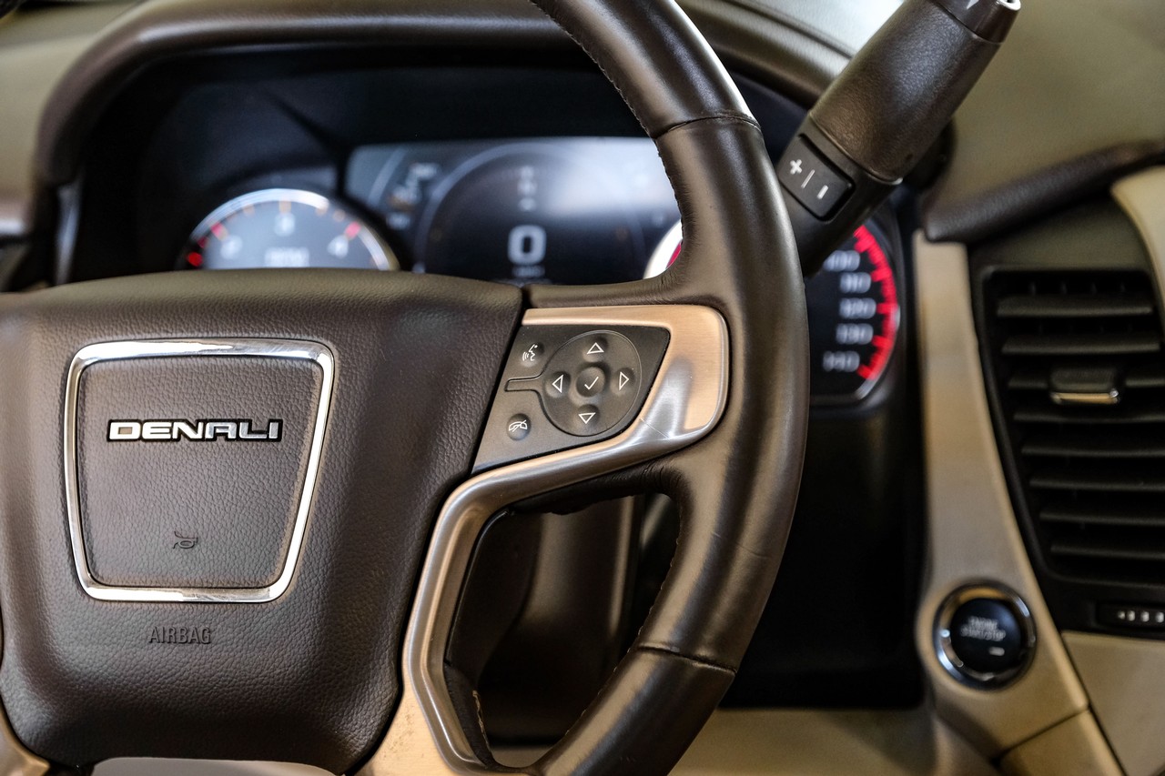 GMC Yukon Vehicle Main Gallery Image 18