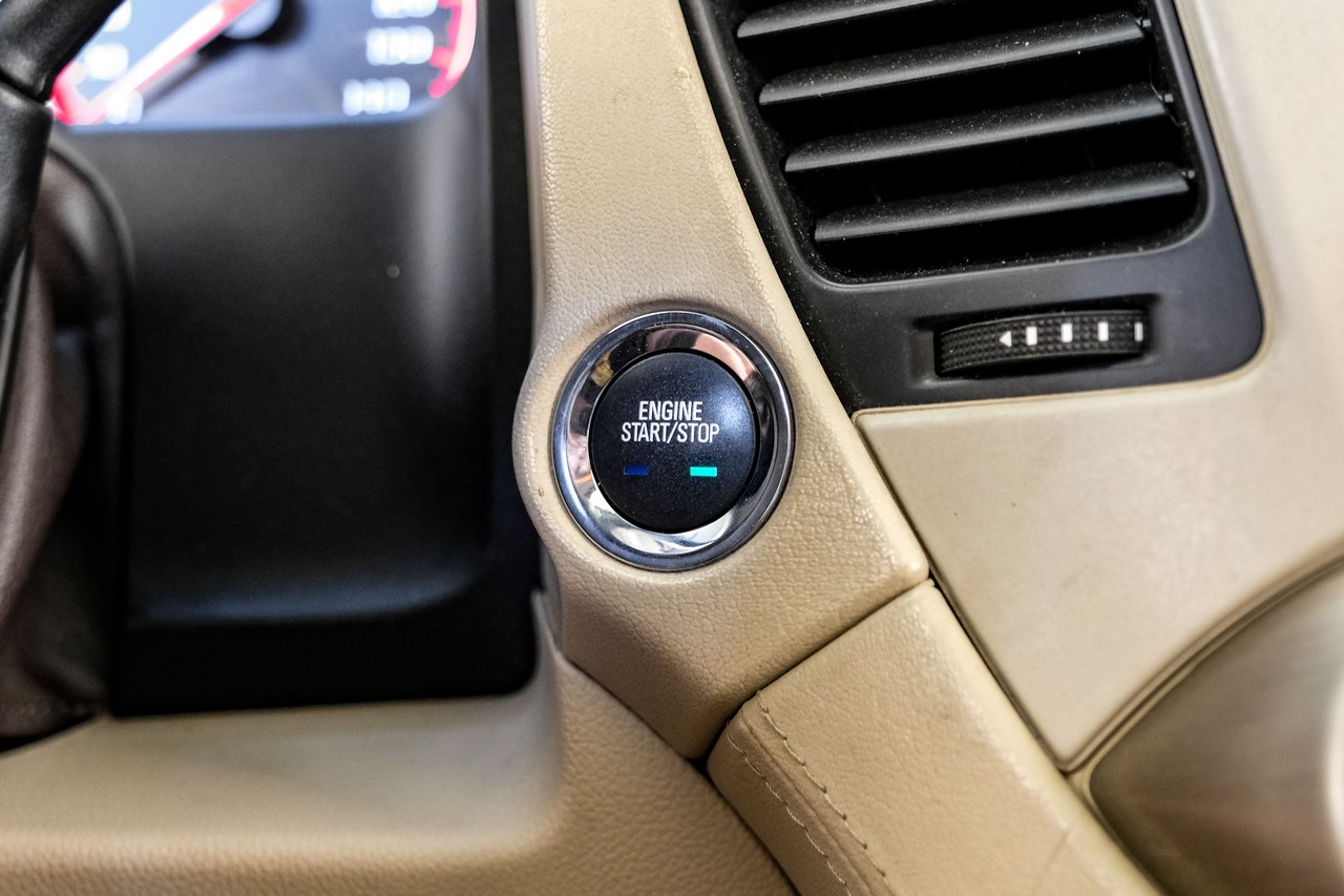 GMC Yukon Vehicle Main Gallery Image 21