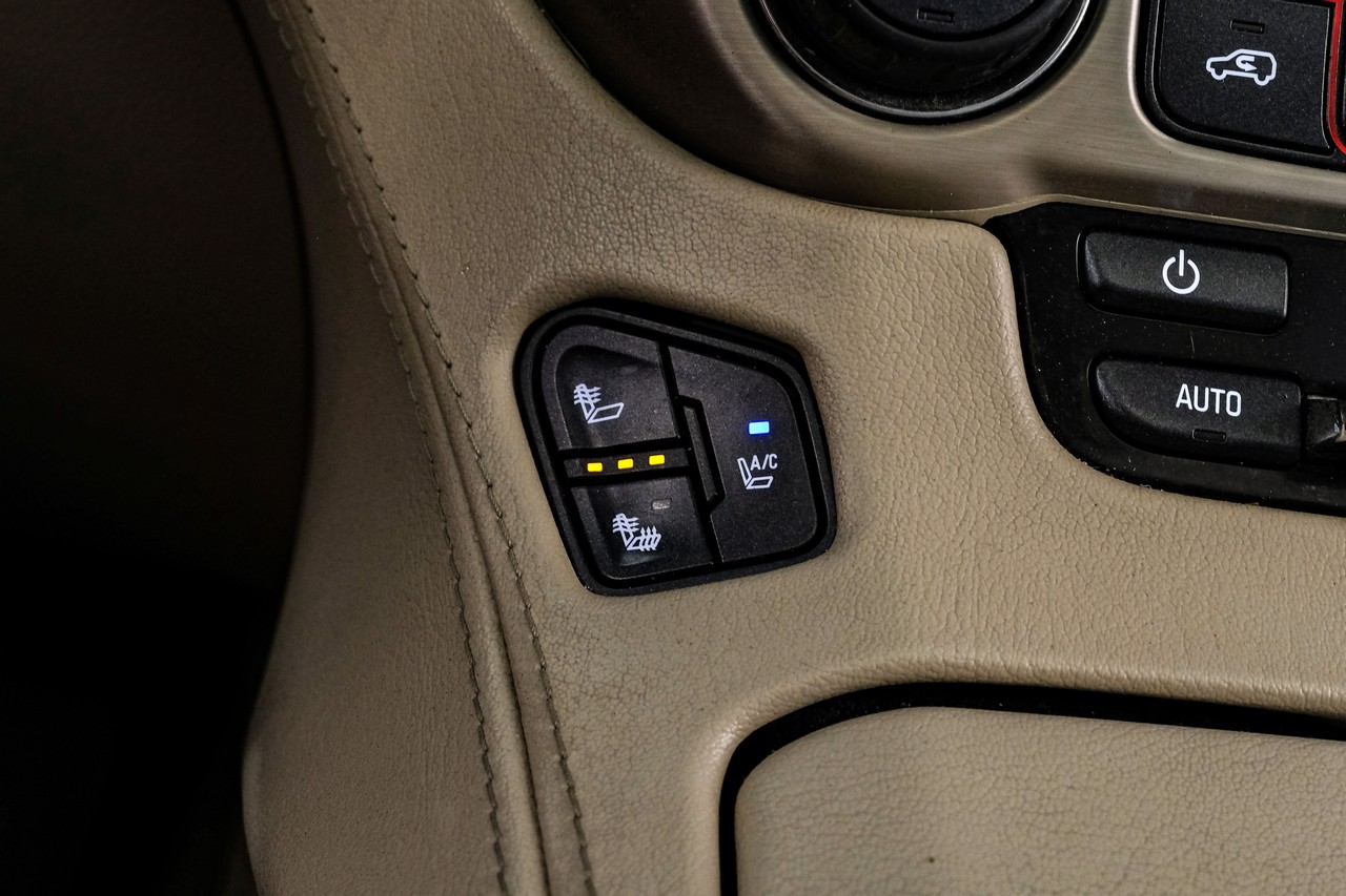 GMC Yukon Vehicle Main Gallery Image 28