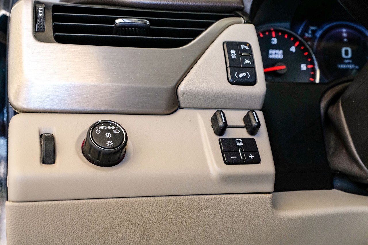 GMC Yukon Vehicle Main Gallery Image 29