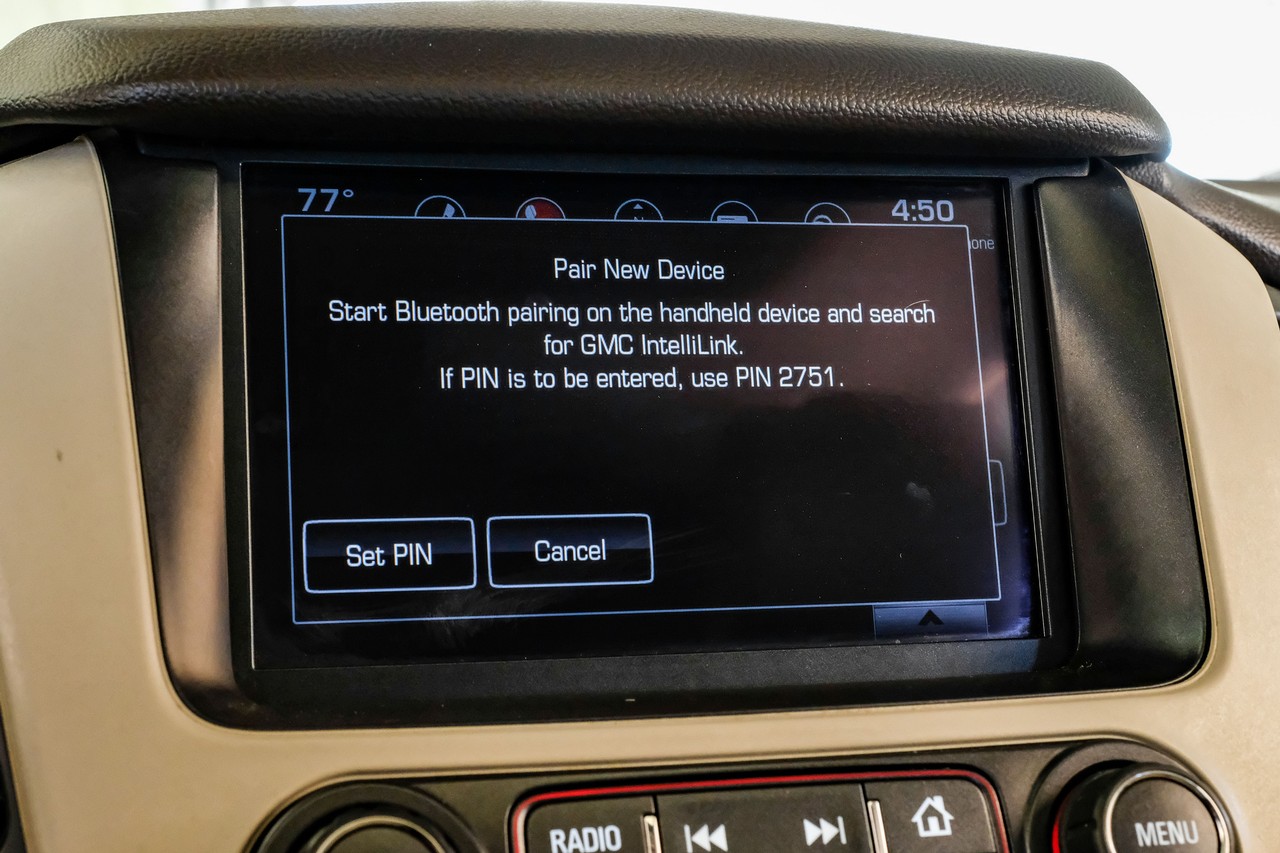 GMC Yukon Vehicle Main Gallery Image 31