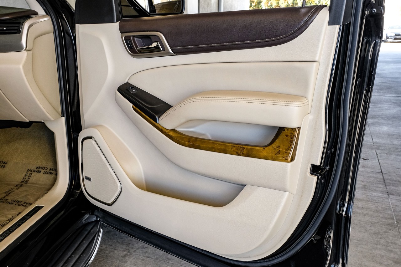 GMC Yukon Vehicle Main Gallery Image 50