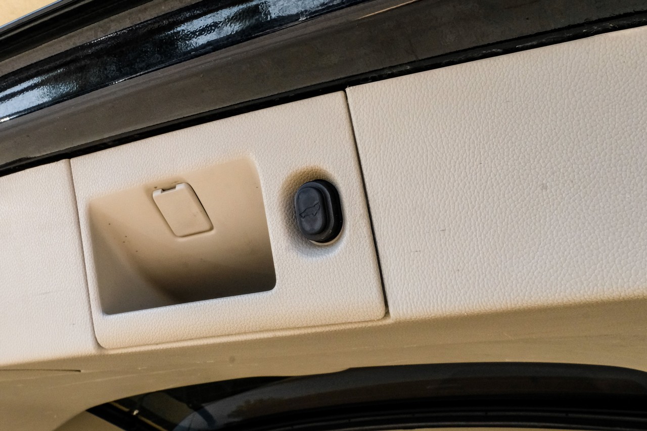 GMC Yukon Vehicle Main Gallery Image 57