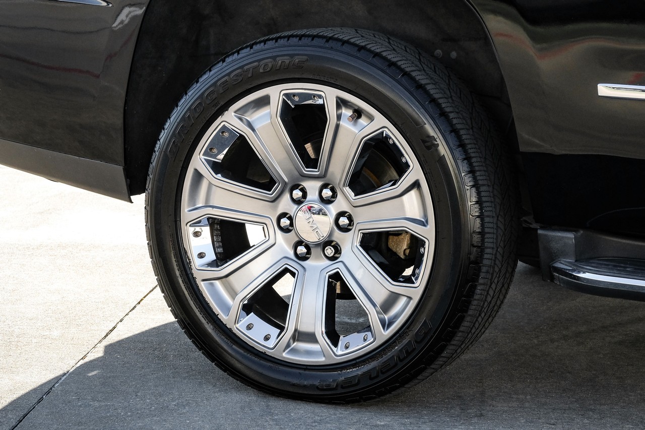 GMC Yukon Vehicle Main Gallery Image 58