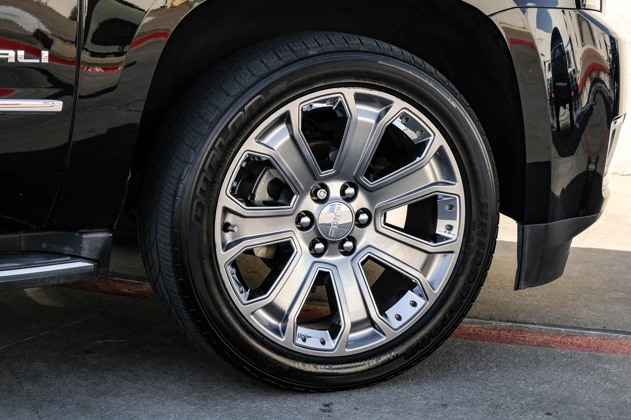 GMC Yukon Vehicle Main Gallery Image 59