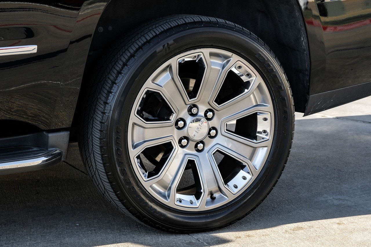 GMC Yukon Vehicle Main Gallery Image 61