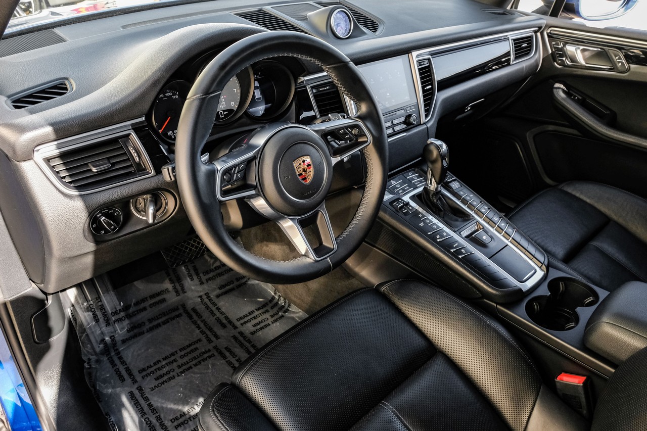 Porsche Macan Vehicle Main Gallery Image 03