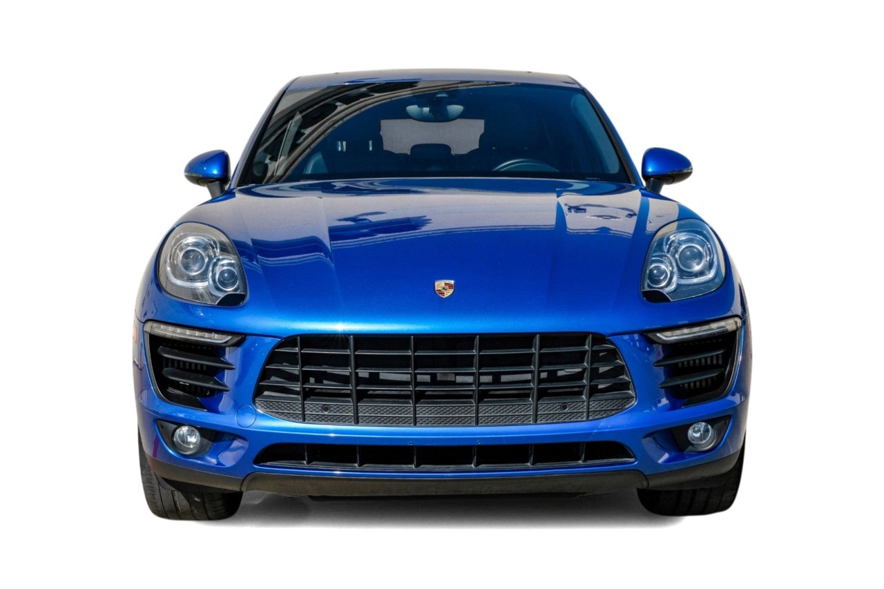 Porsche Macan Vehicle Main Gallery Image 06
