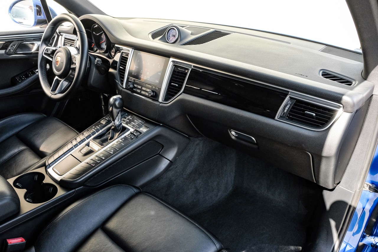 Porsche Macan Vehicle Main Gallery Image 13