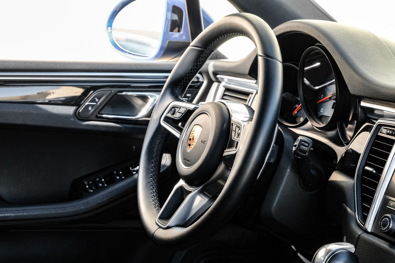 Porsche Macan Vehicle Main Gallery Image 14