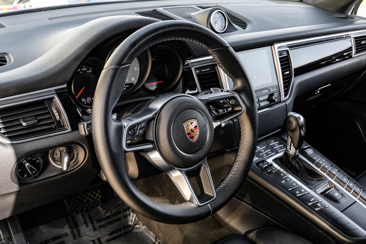 Porsche Macan Vehicle Main Gallery Image 16