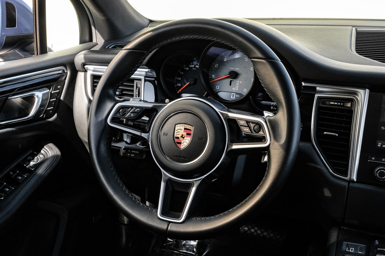 Porsche Macan Vehicle Main Gallery Image 17