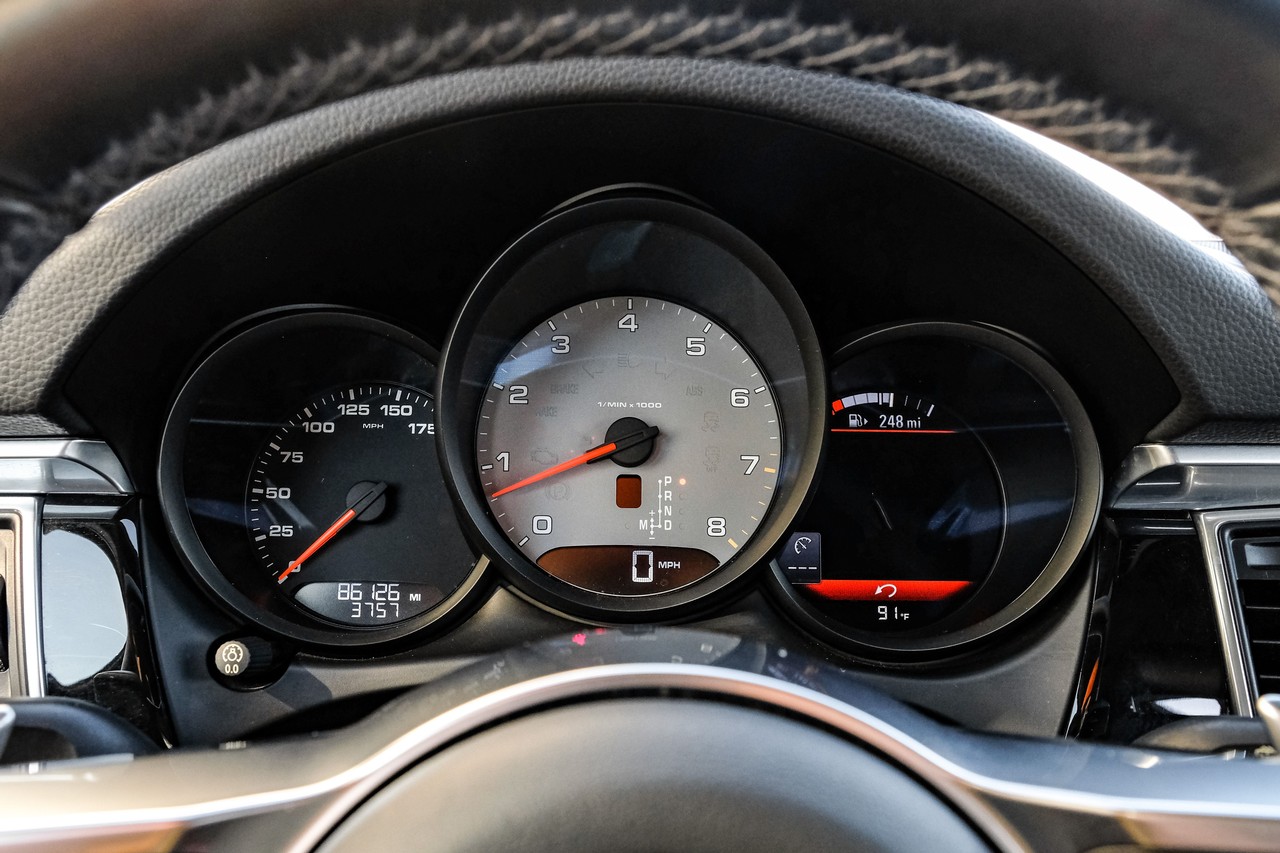 Porsche Macan Vehicle Main Gallery Image 20