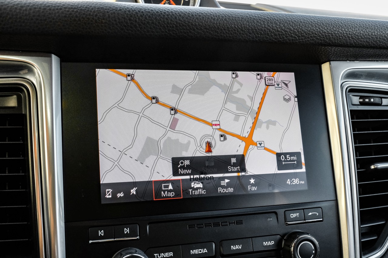 Porsche Macan Vehicle Main Gallery Image 22