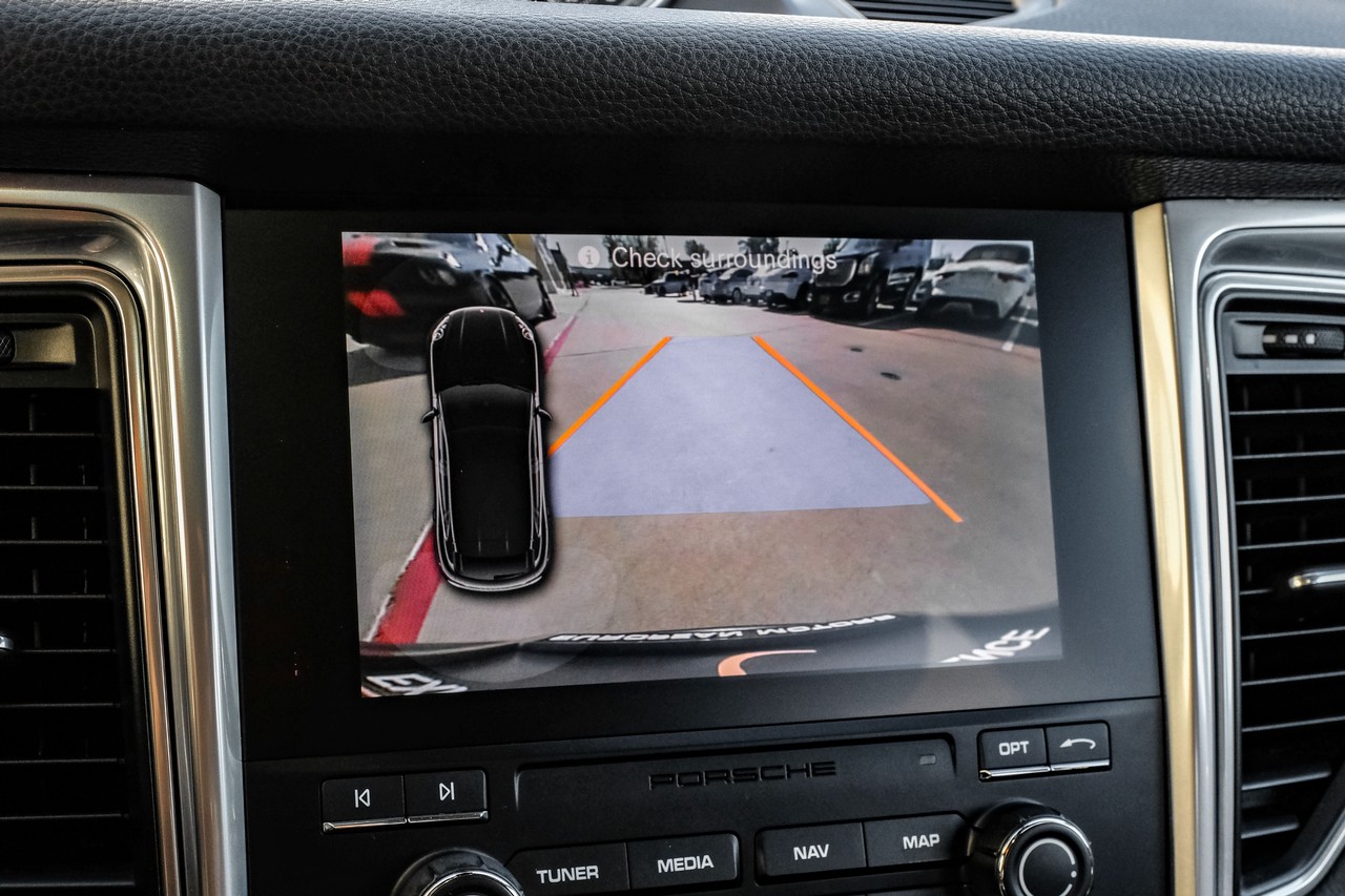 Porsche Macan Vehicle Main Gallery Image 23