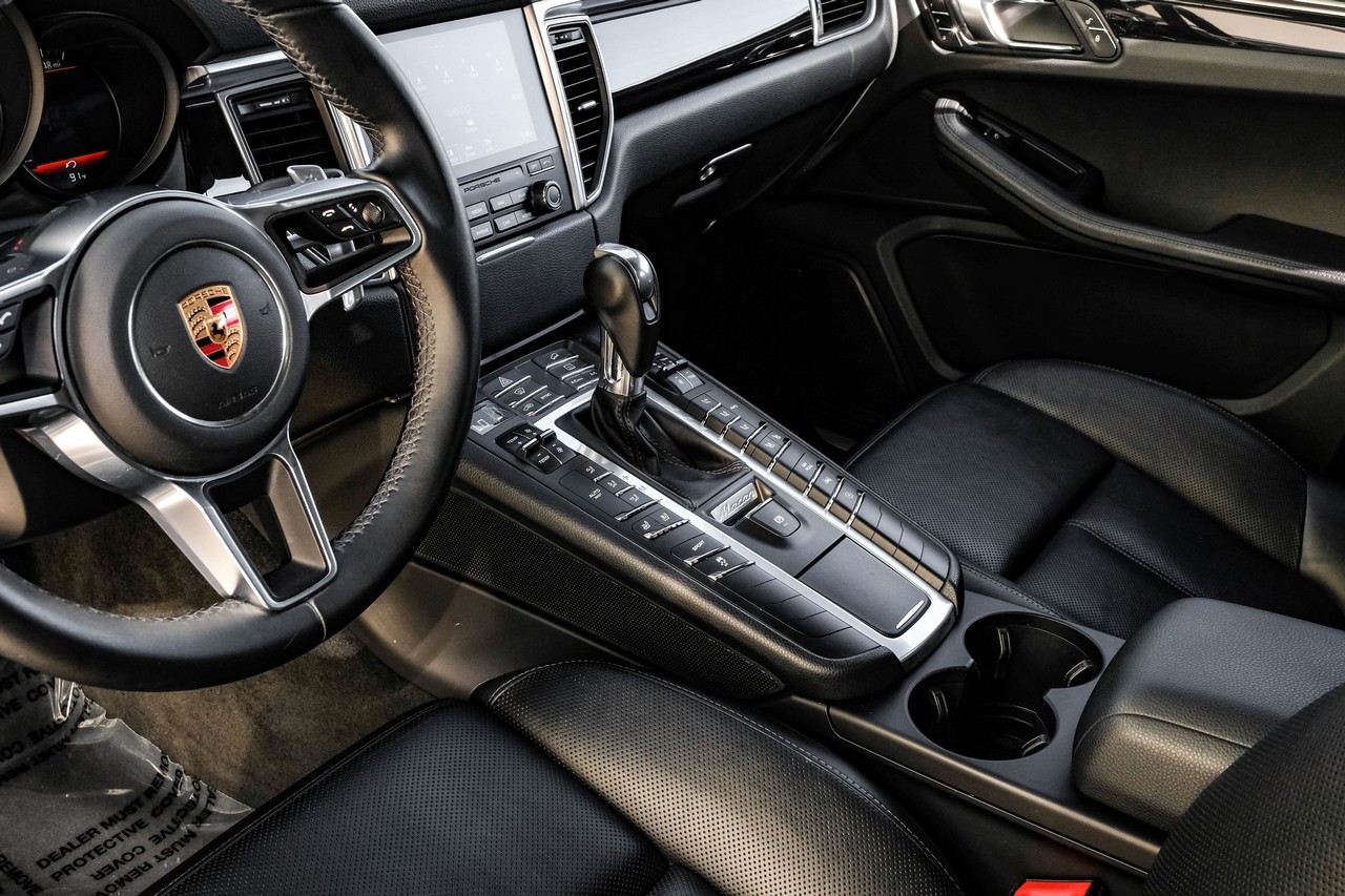Porsche Macan Vehicle Main Gallery Image 25