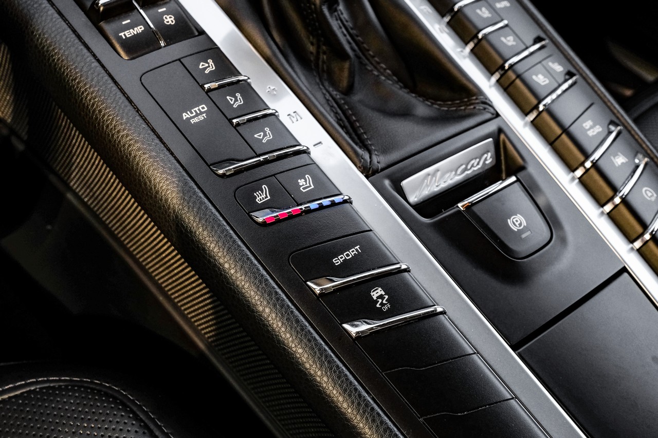 Porsche Macan Vehicle Main Gallery Image 26