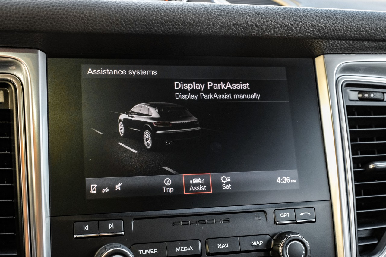 Porsche Macan Vehicle Main Gallery Image 29