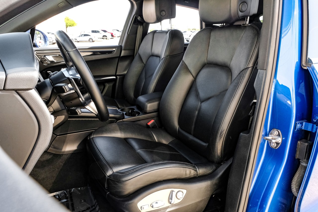 Porsche Macan Vehicle Main Gallery Image 31