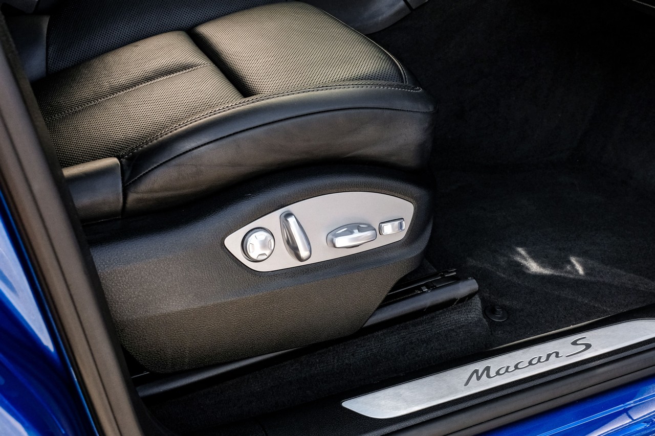 Porsche Macan Vehicle Main Gallery Image 34