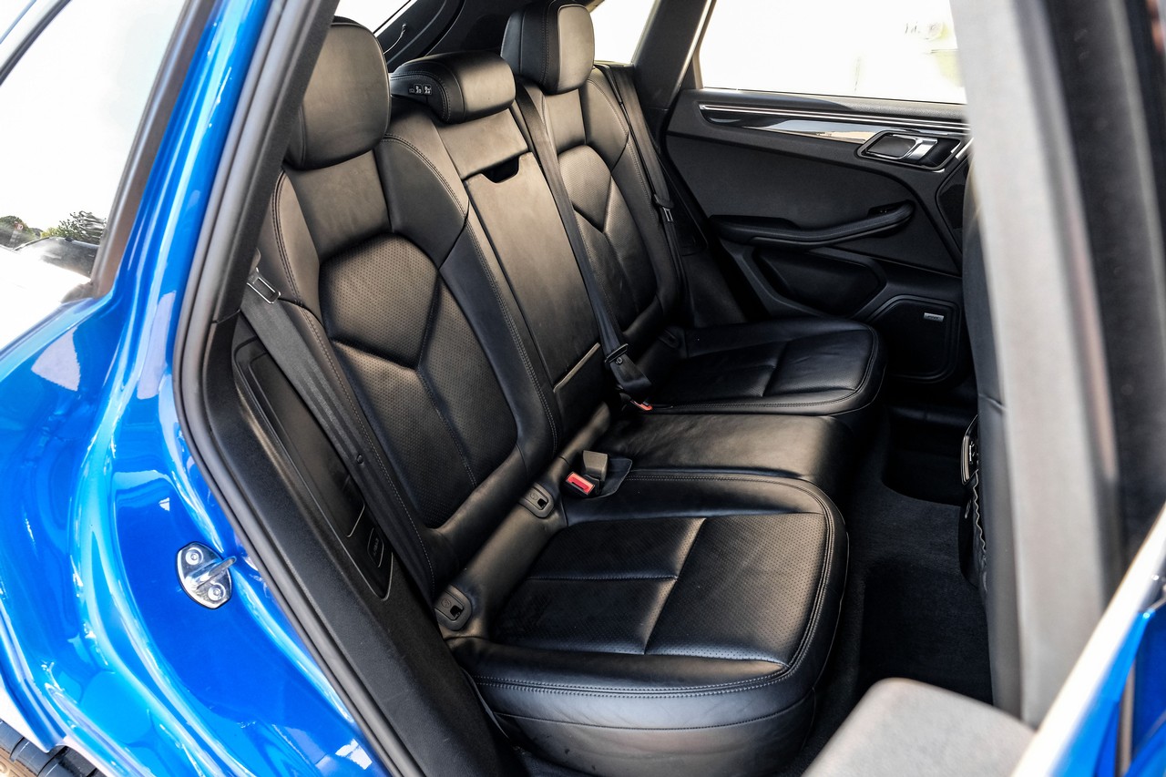 Porsche Macan Vehicle Main Gallery Image 35