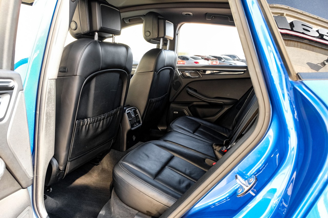 Porsche Macan Vehicle Main Gallery Image 37