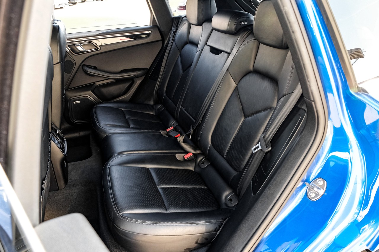 Porsche Macan Vehicle Main Gallery Image 38