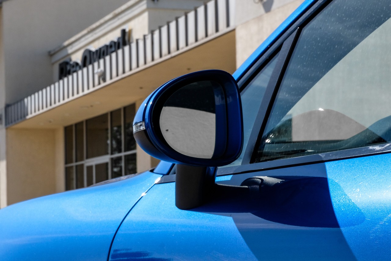 Porsche Macan Vehicle Main Gallery Image 40